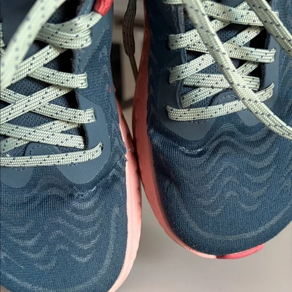 Altra Women's Size 7.5 Torin 7 Navy and Pink - Picture 5 of 7